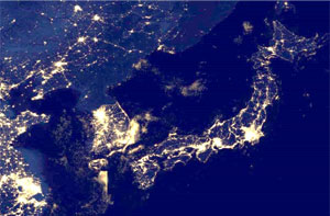 写真2 宇宙から見た日本周辺の夜景